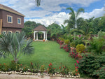 Load image into Gallery viewer, Vacation Villas Runaway Bay ,1 Bedroom Suite with open Kitchen.

