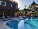 Load image into Gallery viewer, Vacation Villas Runaway Bay ,1 Bedroom Suite with open Kitchen.
