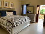 Load image into Gallery viewer, Vacation Villas Runaway Bay 2 Bedroom and 2 1/2 bathroom
